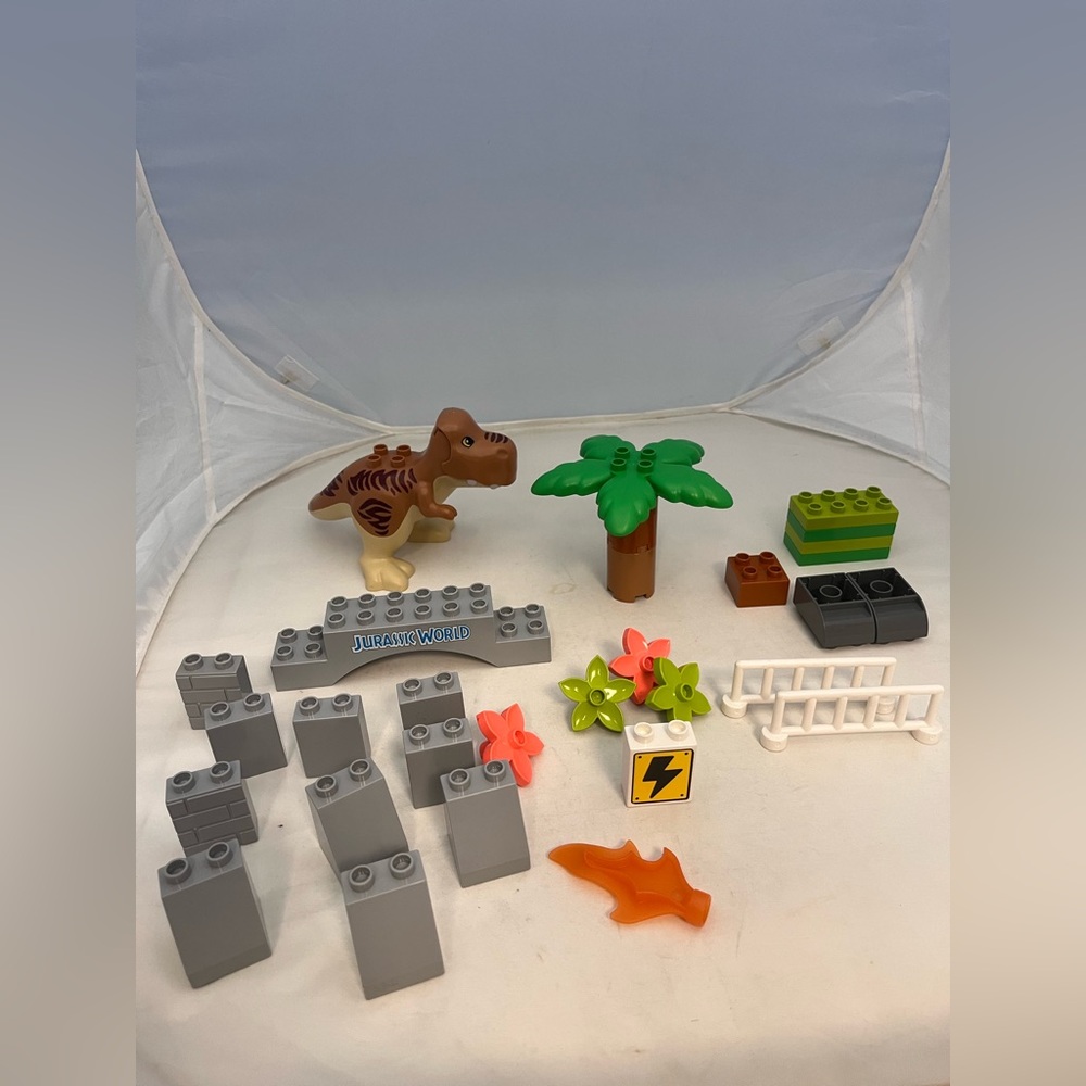 Lego Duplo 10939 Jurassic World T. Rex Triceratops Breakout Incomplete And T Rex